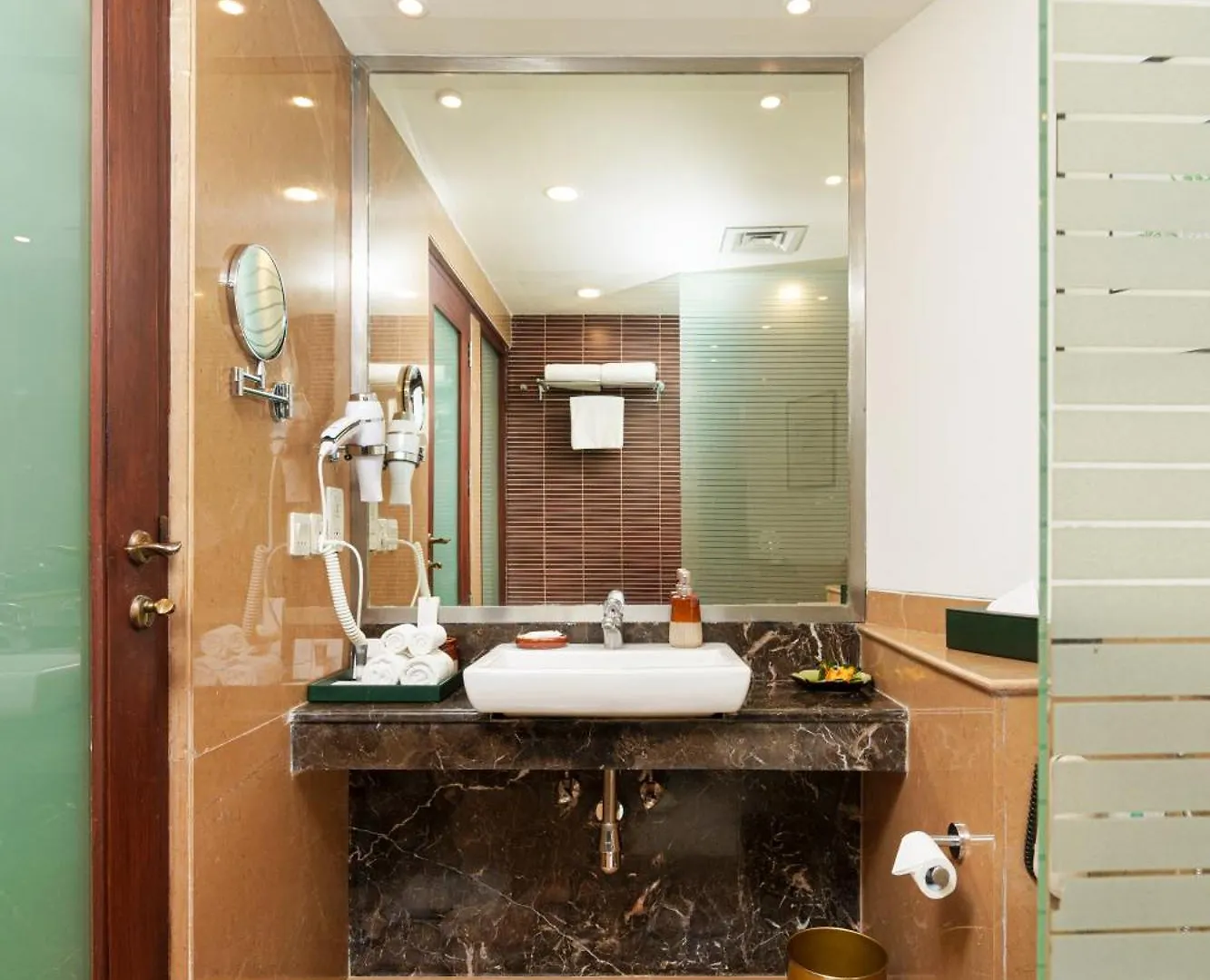 فندق Dlf Club 5 غورغاون 4*,