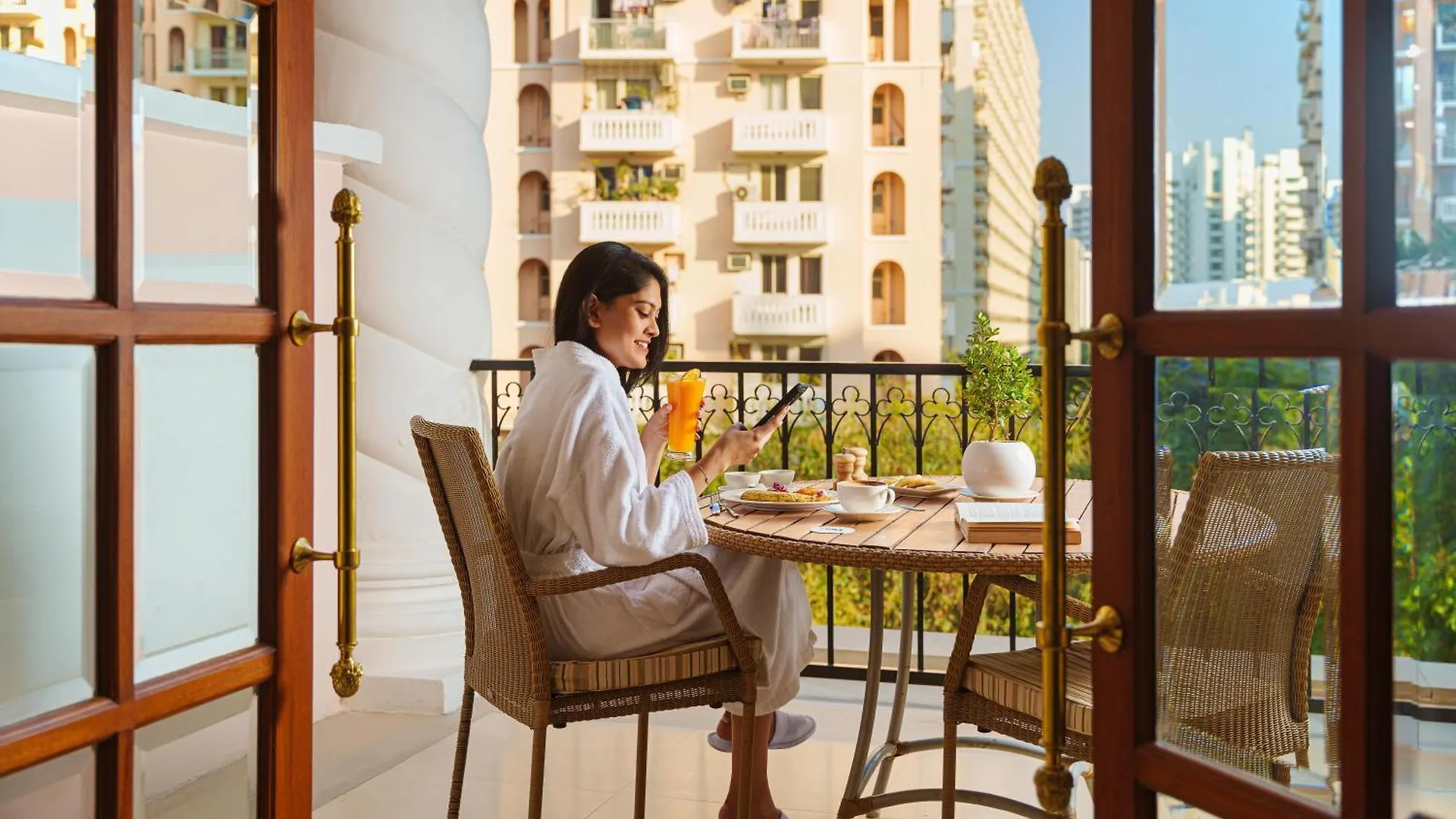Hotel Dlf Club 5