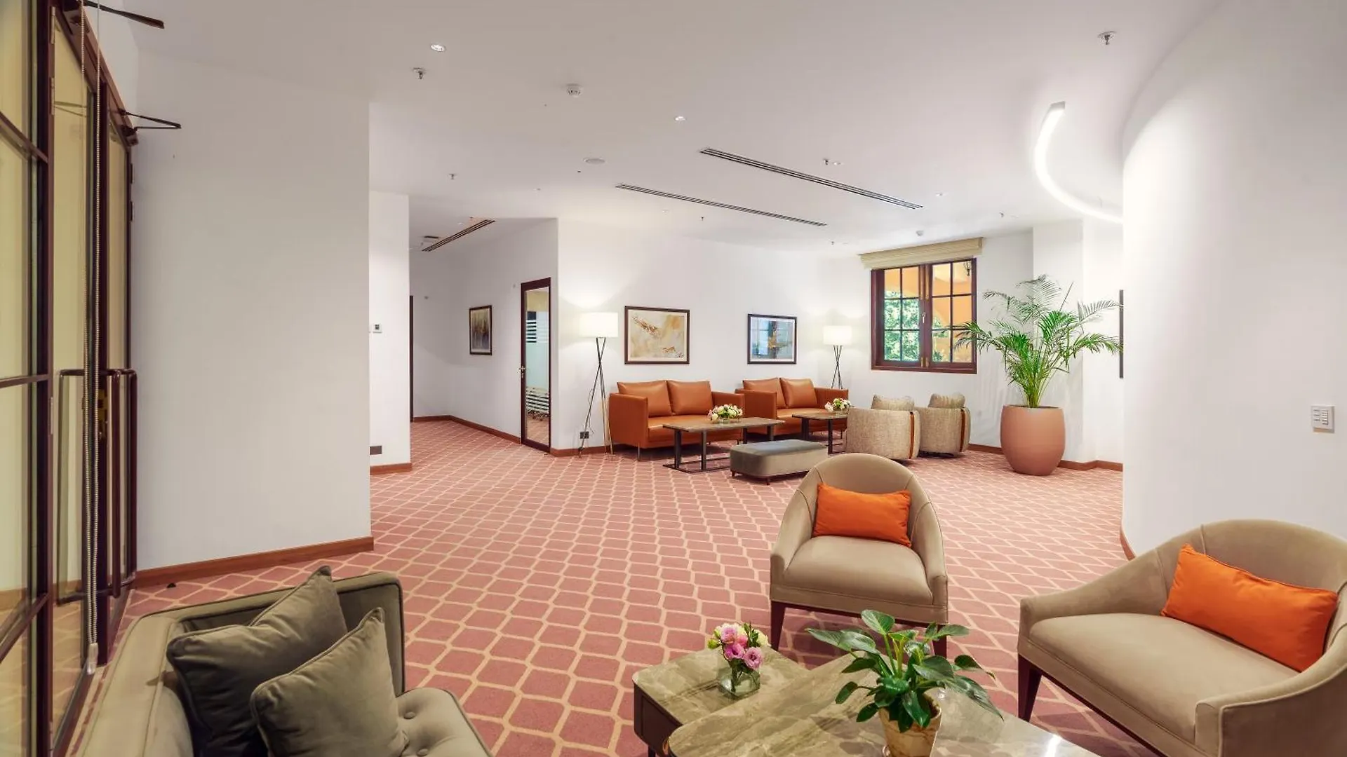 Hotel Dlf Club 5
