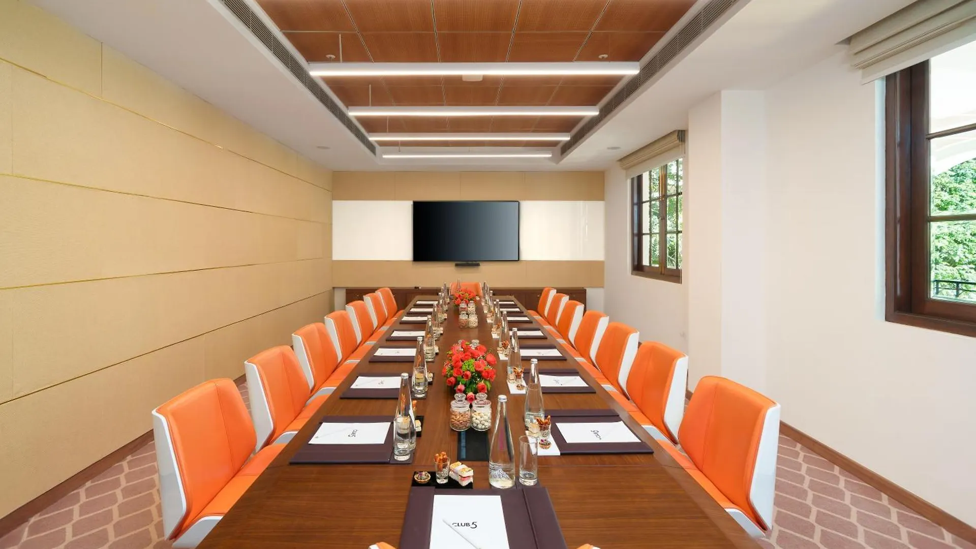 Dlf Club 5 Hotel