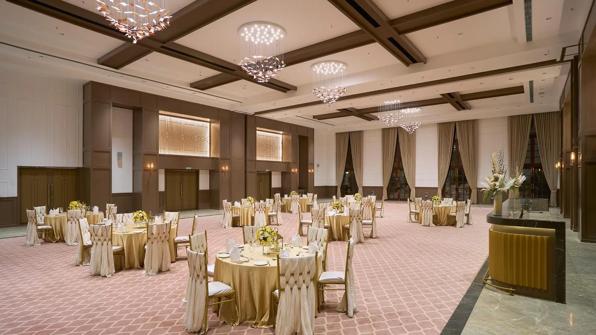 Hotel Dlf Club 5