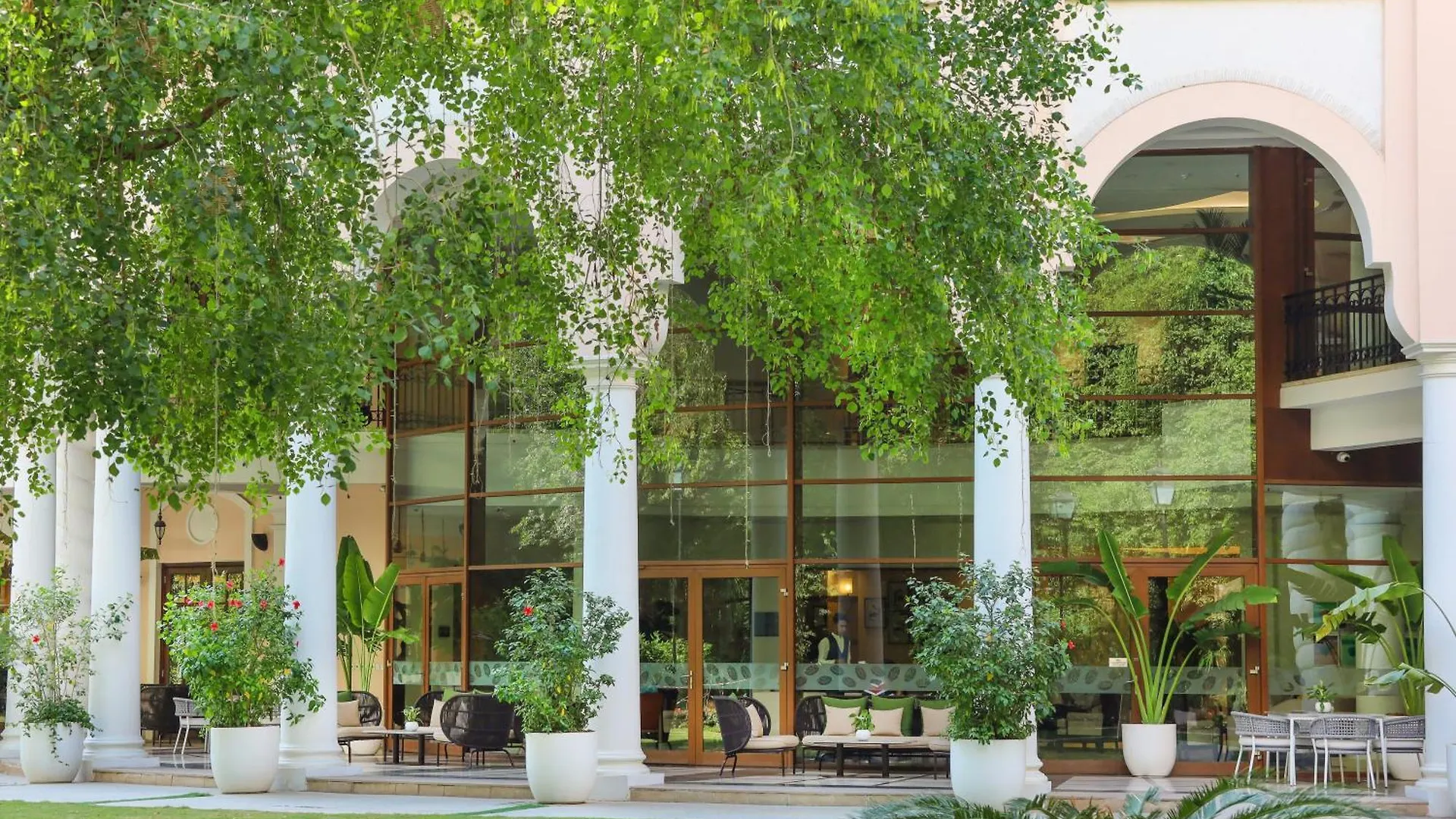 Hotel Dlf Club 5