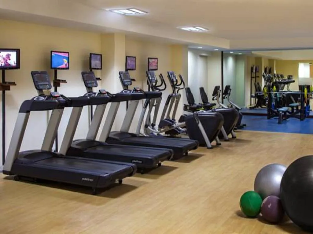 Hotel Dlf Club 5